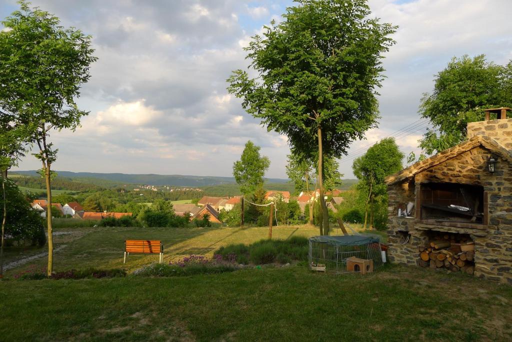 Orli Hnizdo At Chateau Novak Krivoklat Exterior photo